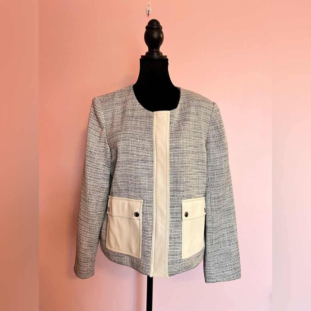 Vince Camuto Modern Black and Cream Blazer w/Leather Cream Trim/Pockets. Zipper